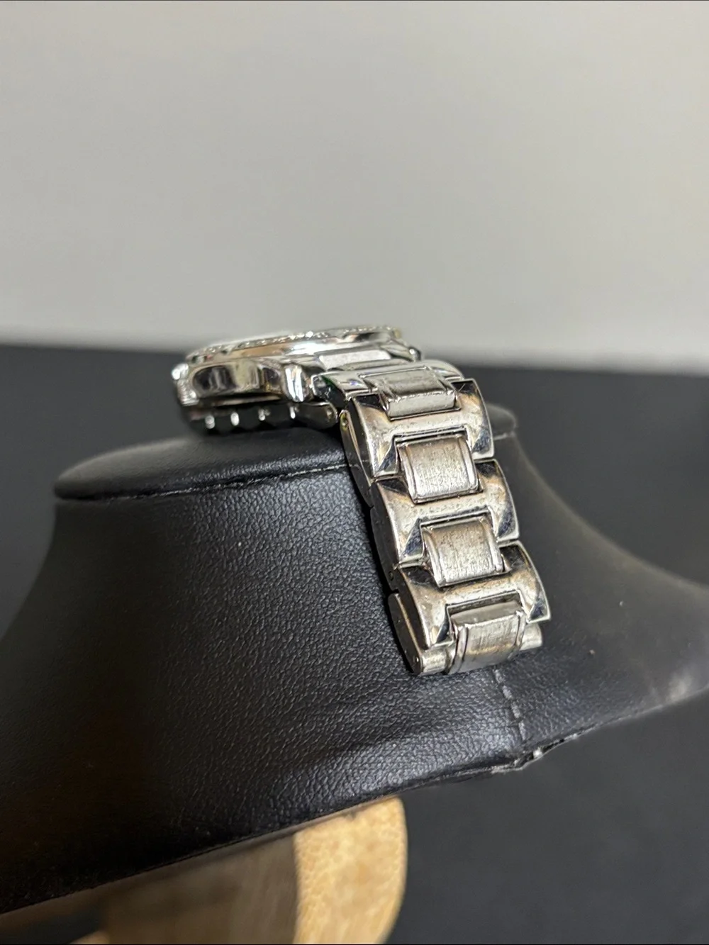 DMQ CZ WOMEN'S STAINLESS STEEL WATCH CRYSTAL ACCENTS Water Restraint WORKING